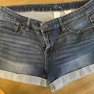 Time & Tru Mid-Rise Cuffed Jean Shorts Size 16